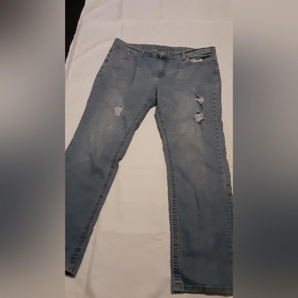 ♥️ 3/$15 Women's Bamboo Size 16 Blue Distressed Jeans
